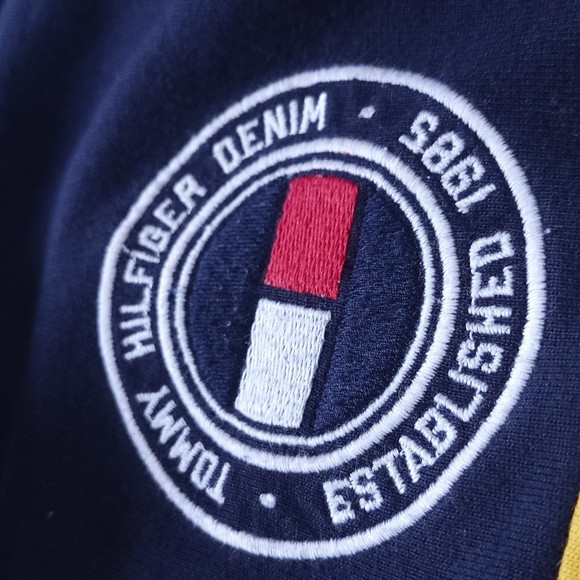 Tommy Hilfiger Denim Patched Big Print Long Sleeve T-Shirt Yellow - Picture 3 of 11